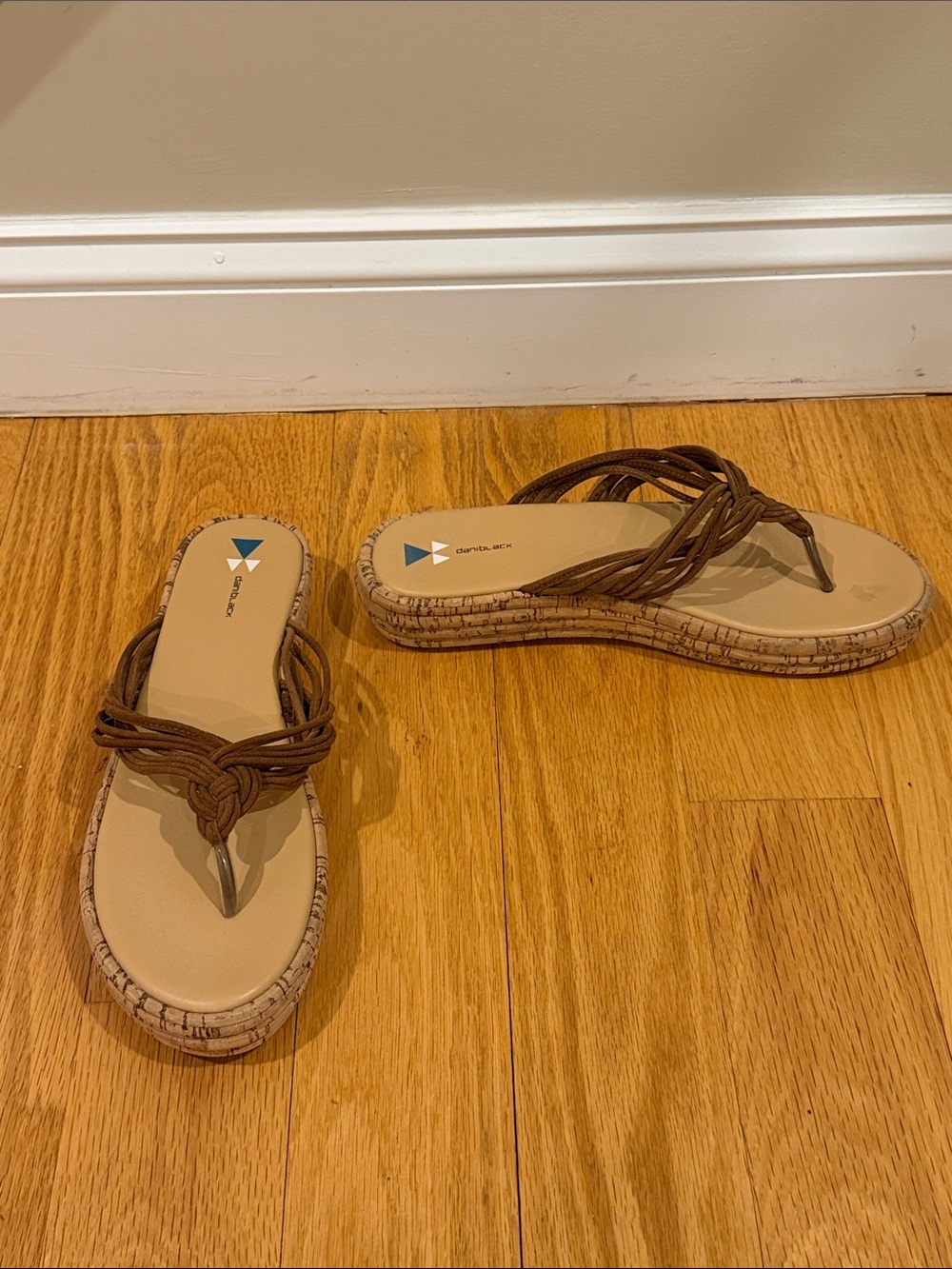 Daniblack Brown Knot-Detail Women's Platform Thong Flip Flops sz 9 NWOT